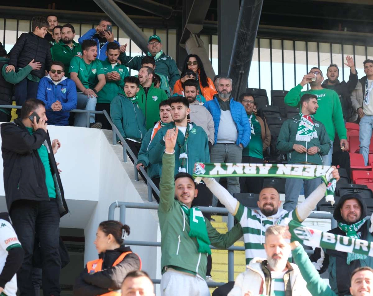 (FOTO GALERİ) Bursaspor'un Somaspor Deplasmanından Taraftar Fotoğrafları