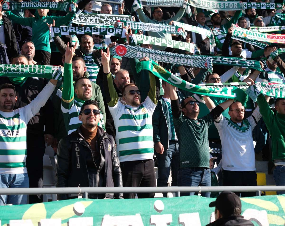 (FOTO GALERİ) Bursaspor'un Somaspor Deplasmanından Taraftar Fotoğrafları