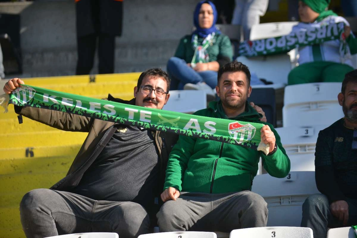 (FOTO GALERİ) Bursaspor'un Somaspor Deplasmanından Taraftar Fotoğrafları