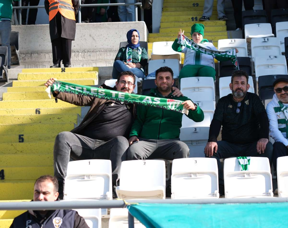 (FOTO GALERİ) Bursaspor'un Somaspor Deplasmanından Taraftar Fotoğrafları