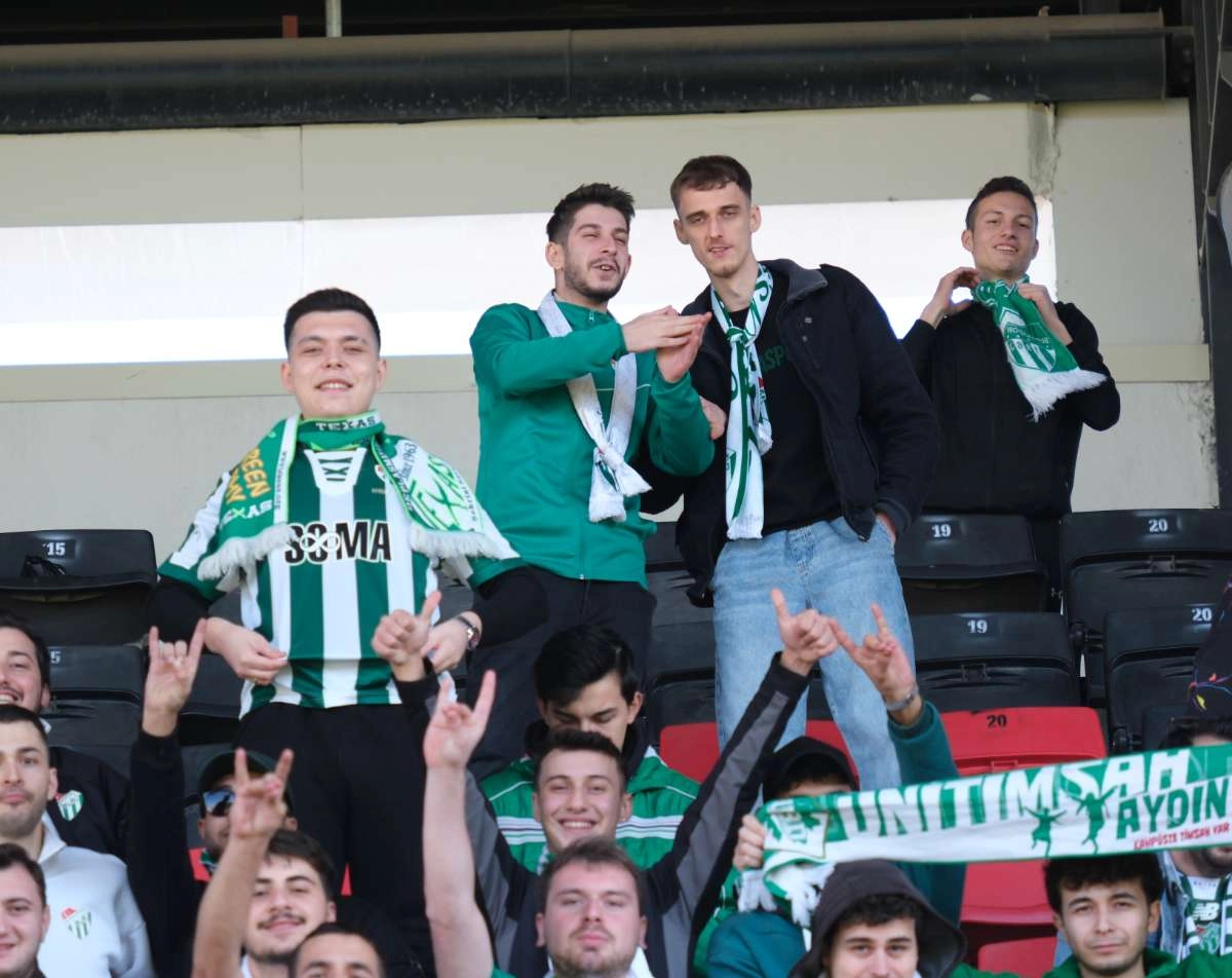 (FOTO GALERİ) Bursaspor'un Somaspor Deplasmanından Taraftar Fotoğrafları