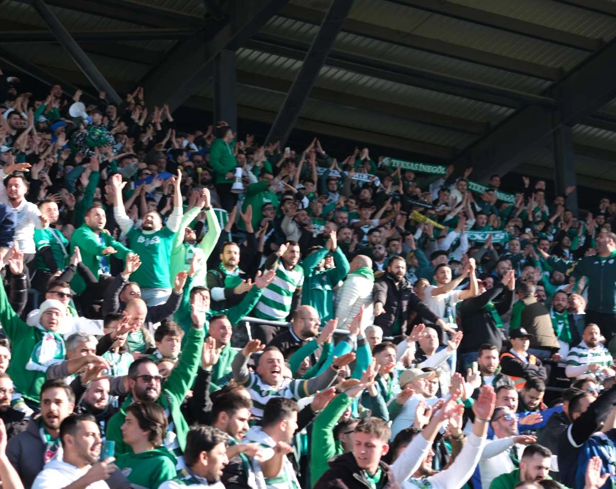 (FOTO GALERİ) Bursaspor'un Somaspor Deplasmanından Taraftar Fotoğrafları