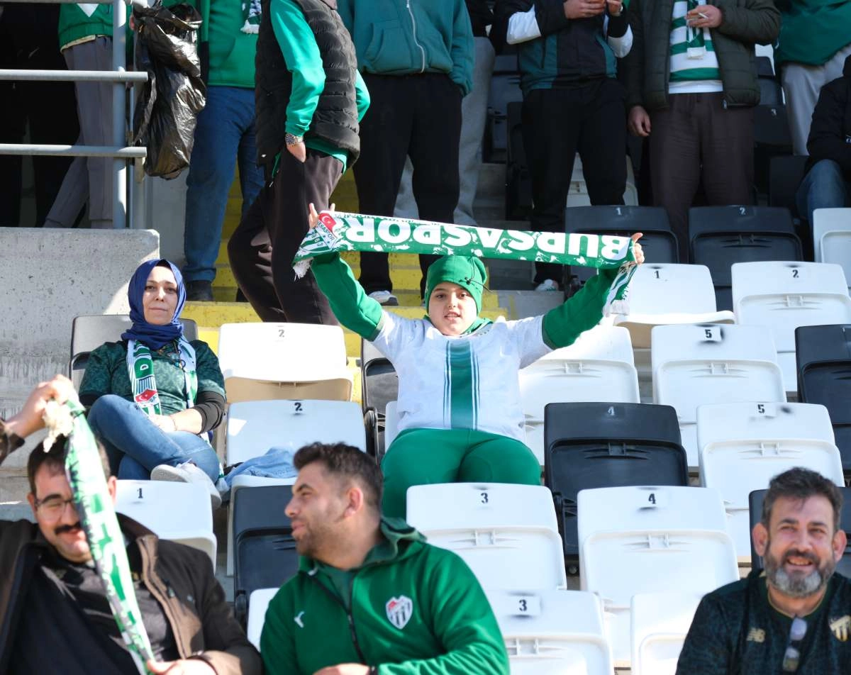 (FOTO GALERİ) Bursaspor'un Somaspor Deplasmanından Taraftar Fotoğrafları