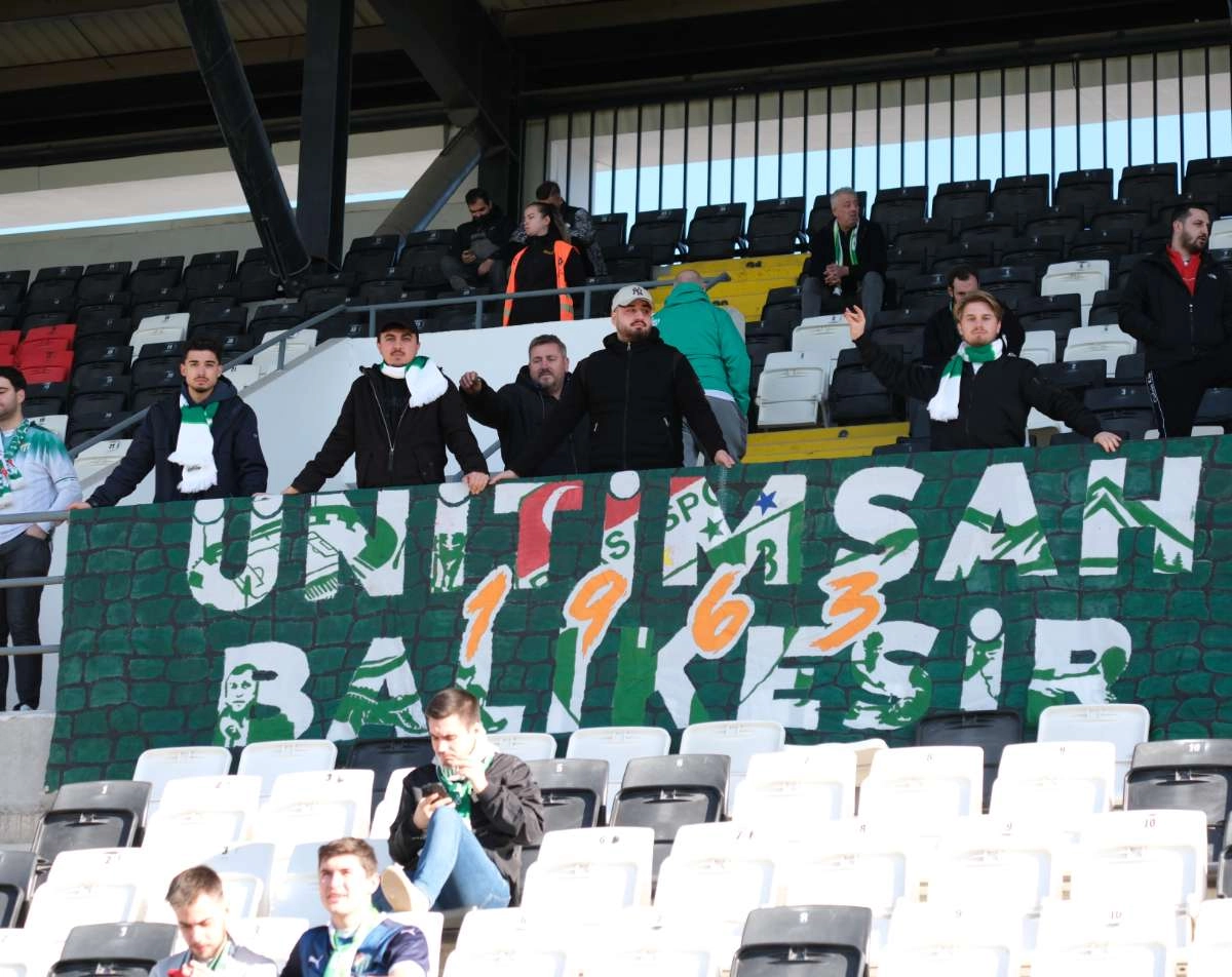 (FOTO GALERİ) Bursaspor'un Somaspor Deplasmanından Taraftar Fotoğrafları