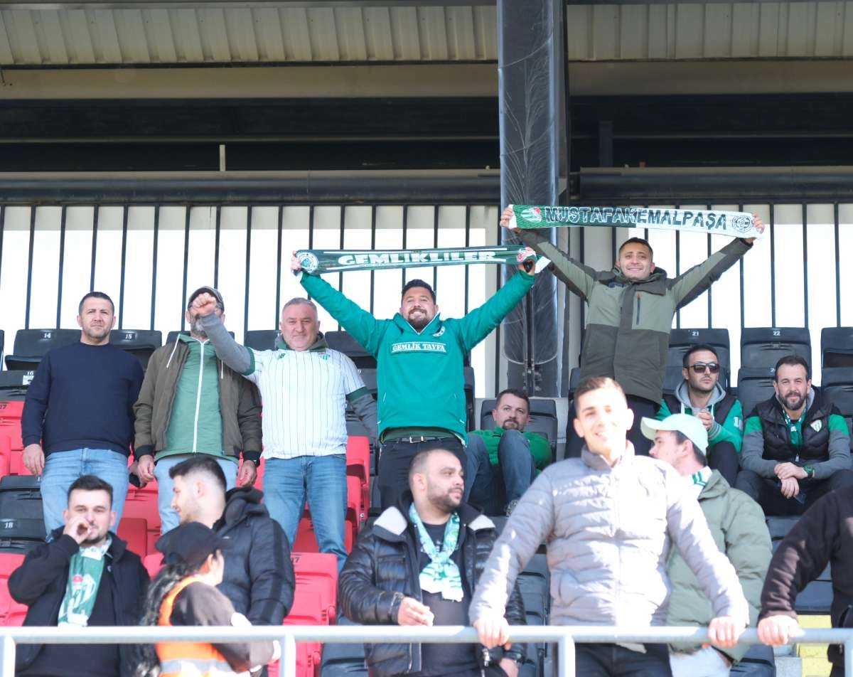 (FOTO GALERİ) Bursaspor'un Somaspor Deplasmanından Taraftar Fotoğrafları