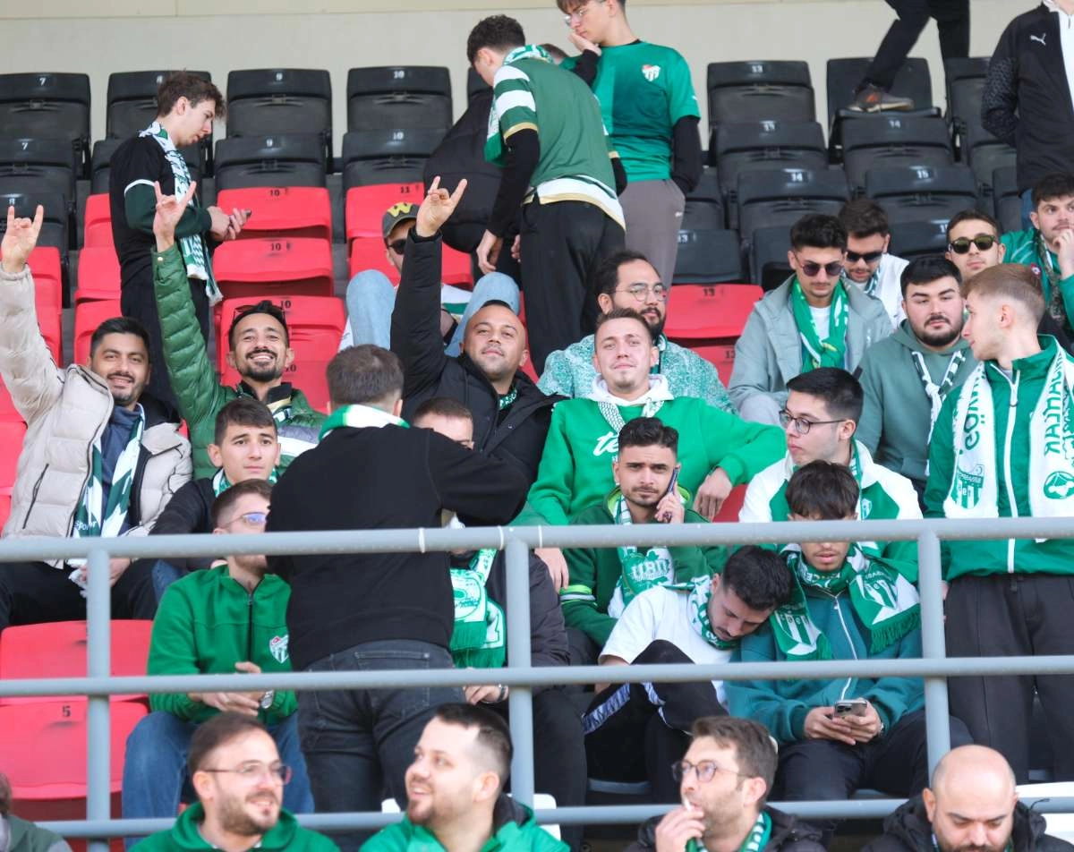(FOTO GALERİ) Bursaspor'un Somaspor Deplasmanından Taraftar Fotoğrafları