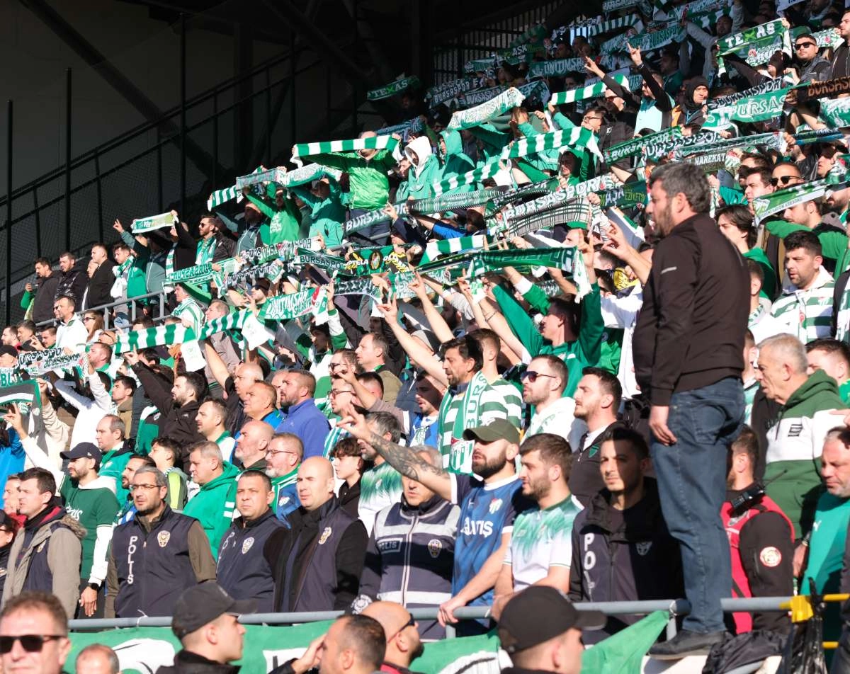(FOTO GALERİ) Bursaspor'un Somaspor Deplasmanından Taraftar Fotoğrafları