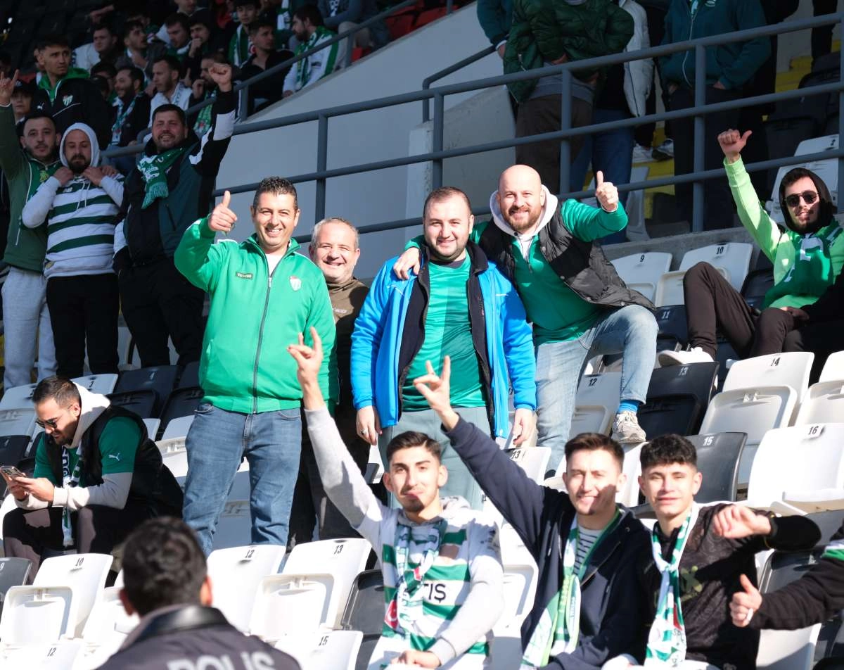(FOTO GALERİ) Bursaspor'un Somaspor Deplasmanından Taraftar Fotoğrafları