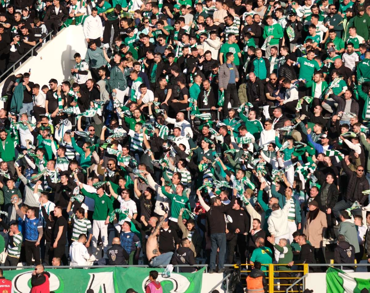 (FOTO GALERİ) Bursaspor'un Somaspor Deplasmanından Taraftar Fotoğrafları