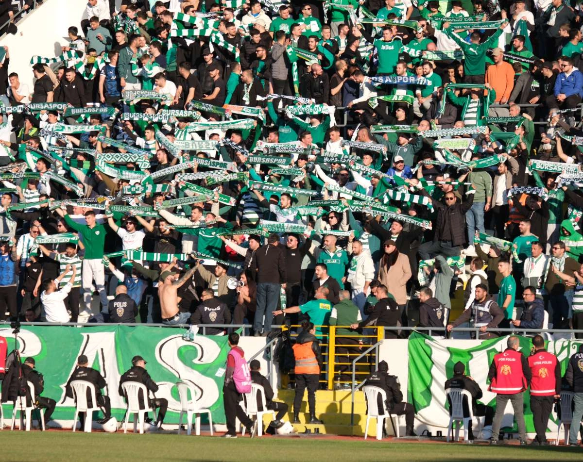 (FOTO GALERİ) Bursaspor'un Somaspor Deplasmanından Taraftar Fotoğrafları