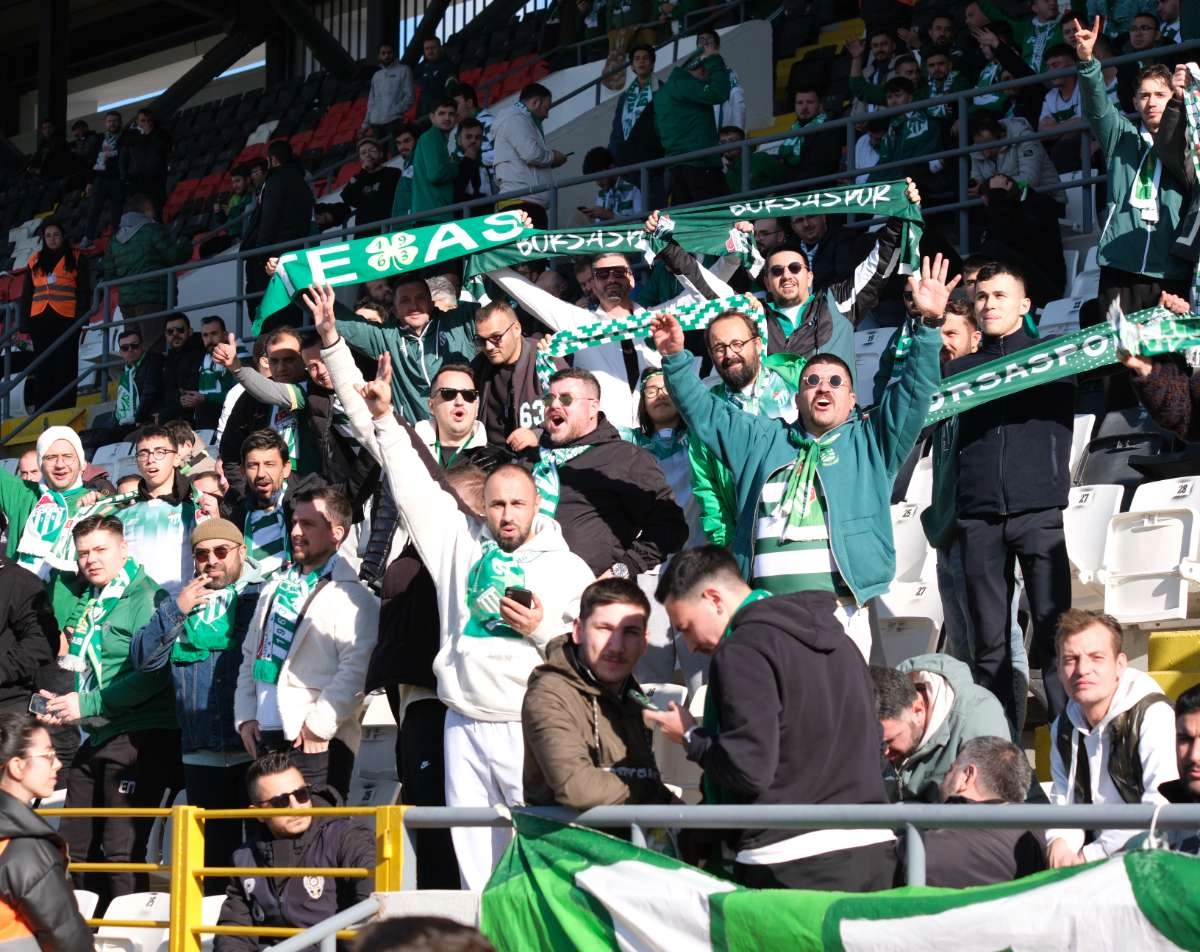 (FOTO GALERİ) Bursaspor'un Somaspor Deplasmanından Taraftar Fotoğrafları