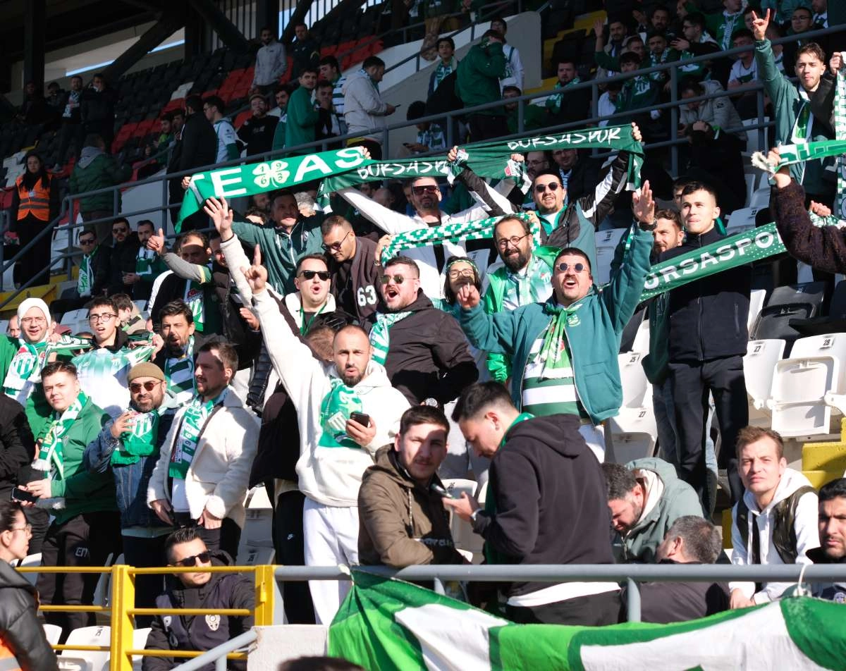 (FOTO GALERİ) Bursaspor'un Somaspor Deplasmanından Taraftar Fotoğrafları
