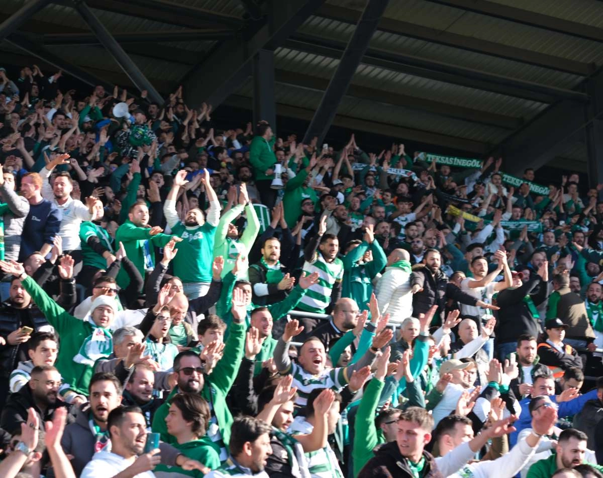 (FOTO GALERİ) Bursaspor'un Somaspor Deplasmanından Taraftar Fotoğrafları