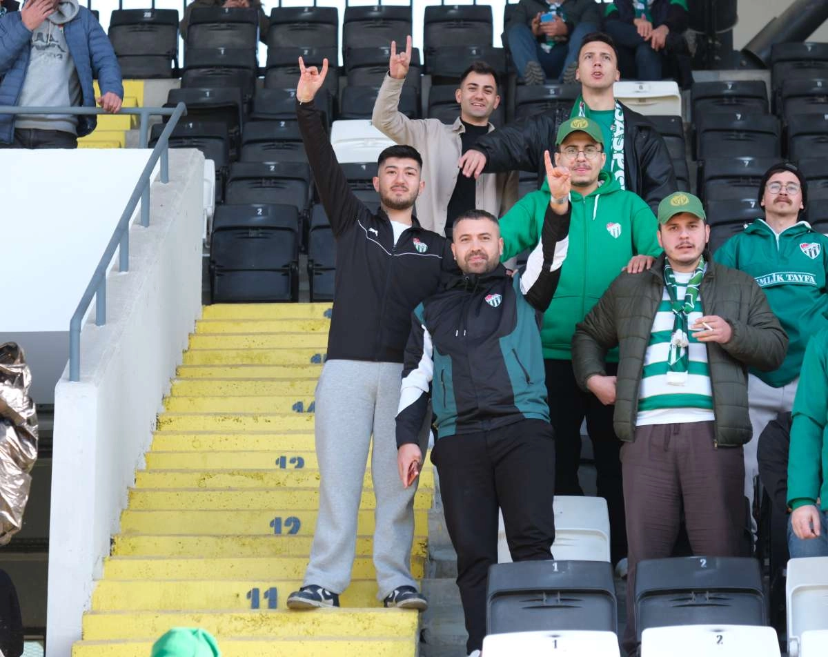 (FOTO GALERİ) Bursaspor'un Somaspor Deplasmanından Taraftar Fotoğrafları