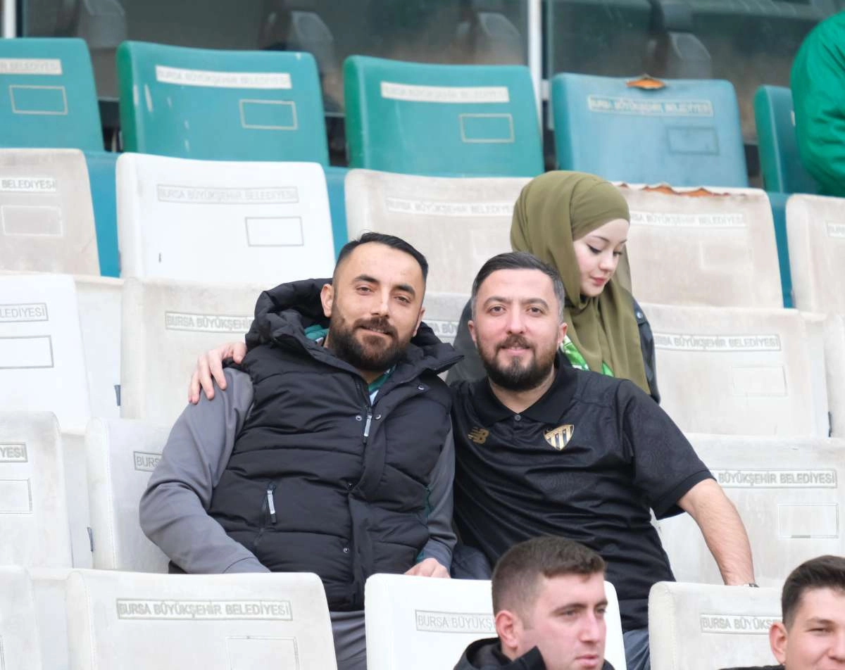 (FOTO GALERİ)Bursaspor-Aliağa FK maçından taraftar fotoğrafları