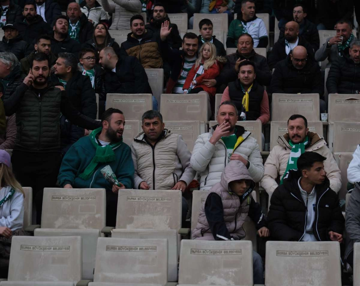 (FOTO GALERİ)Bursaspor-Aliağa FK maçından taraftar fotoğrafları