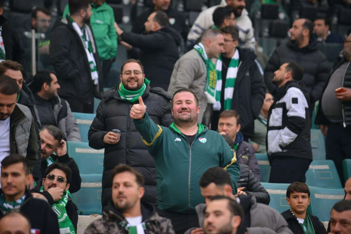 (FOTO GALERİ)Bursaspor-Aliağa FK maçından taraftar fotoğrafları