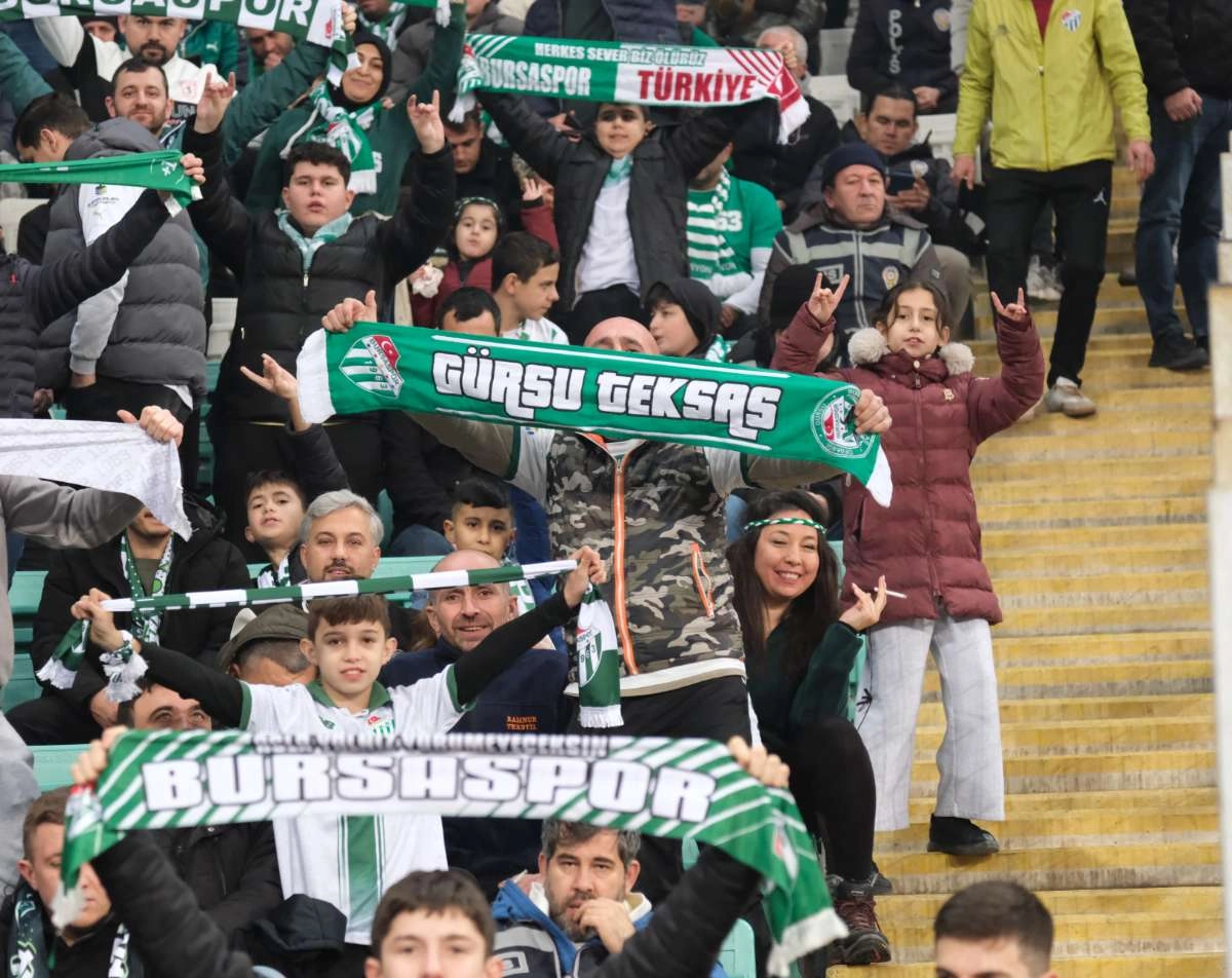 (FOTO GALERİ)Bursaspor-Aliağa FK maçından taraftar fotoğrafları