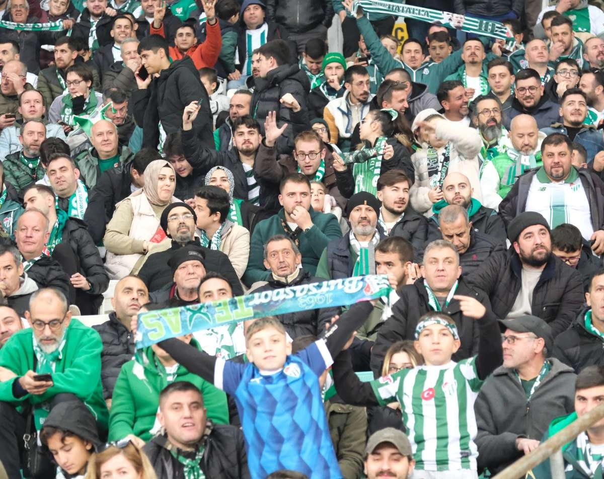 (FOTO GALERİ)Bursaspor-Aliağa FK maçından taraftar fotoğrafları