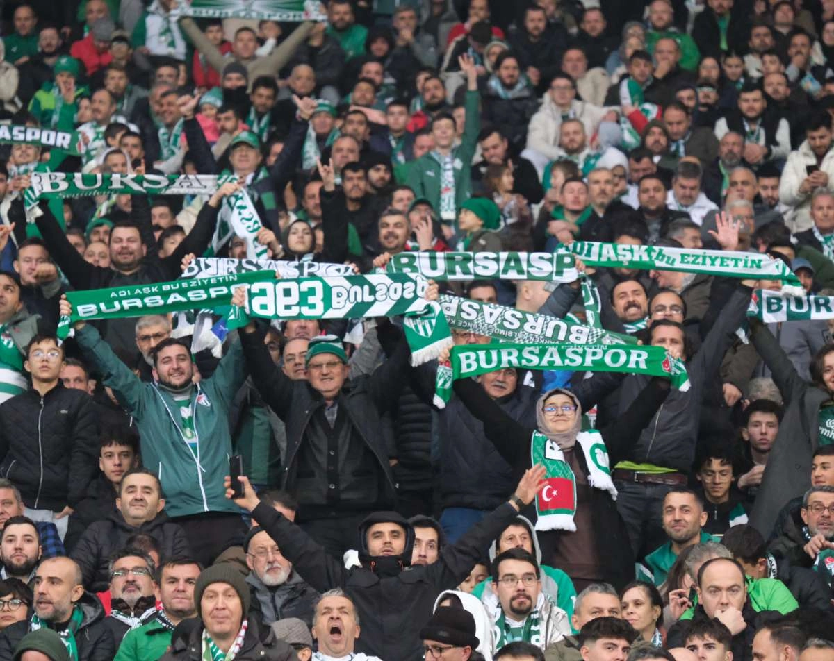 (FOTO GALERİ)Bursaspor-Aliağa FK maçından taraftar fotoğrafları