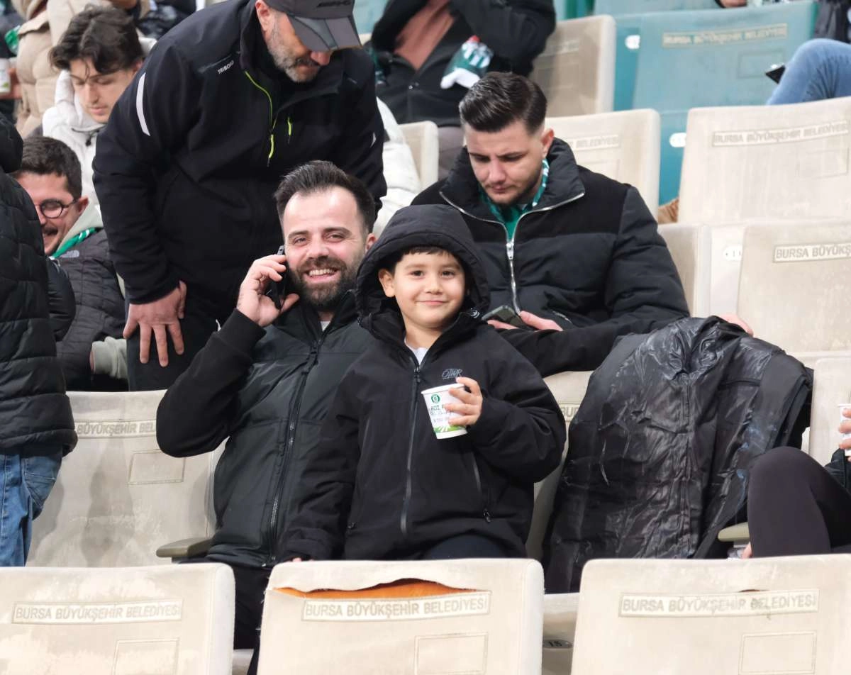 (FOTO GALERİ)Bursaspor-Aliağa FK maçından taraftar fotoğrafları