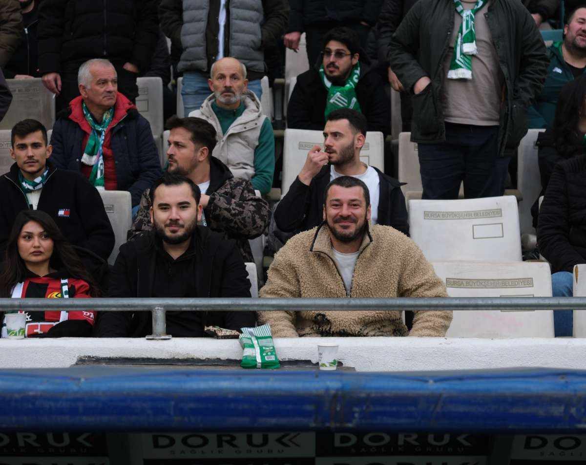 (FOTO GALERİ)Bursaspor-Aliağa FK maçından taraftar fotoğrafları