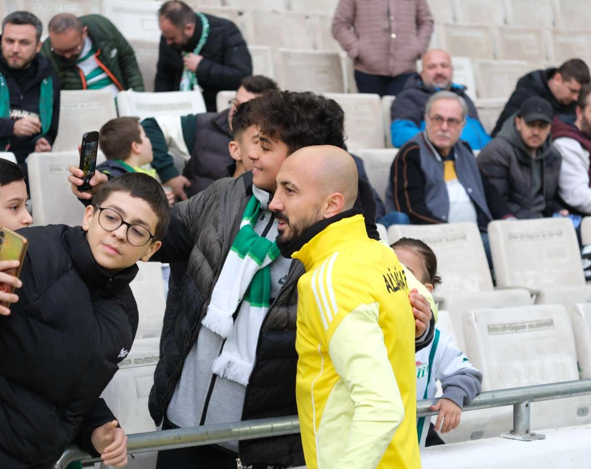 (FOTO GALERİ)Bursaspor-Aliağa FK maçından taraftar fotoğrafları