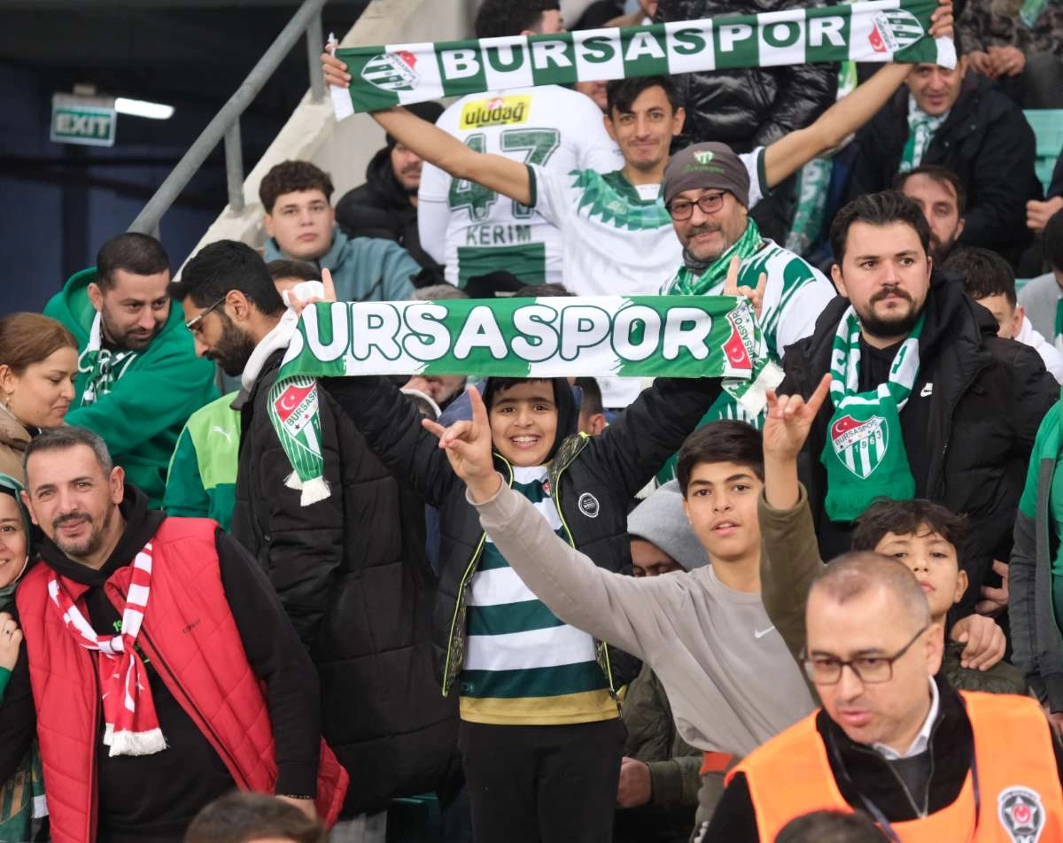 (FOTO GALERİ)Bursaspor-Aliağa FK maçından taraftar fotoğrafları