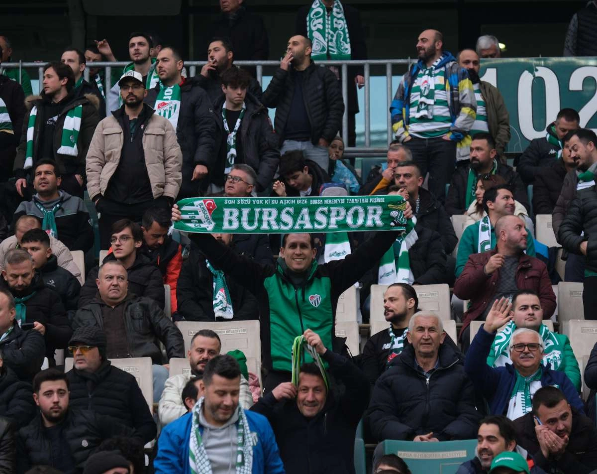(FOTO GALERİ)Bursaspor-Aliağa FK maçından taraftar fotoğrafları