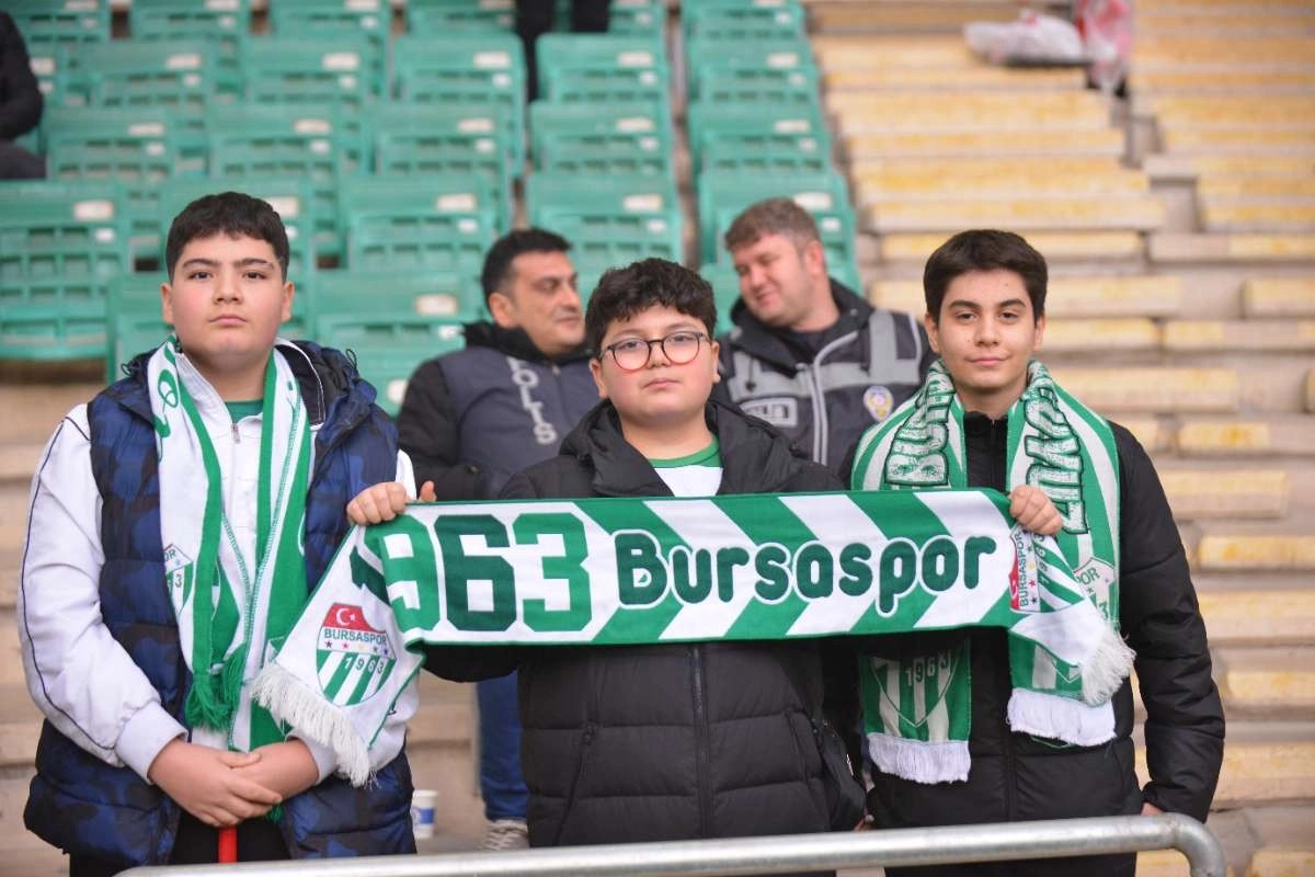 (FOTO GALERİ)Bursaspor-Aliağa FK maçından taraftar fotoğrafları