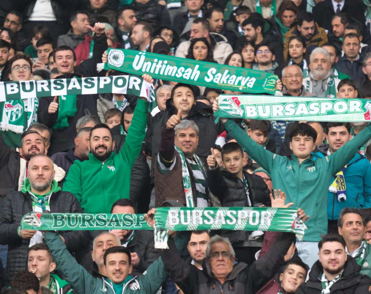 (FOTO GALERİ)Bursaspor-Aliağa FK maçından taraftar fotoğrafları
