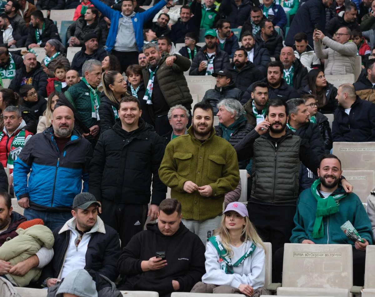 (FOTO GALERİ)Bursaspor-Aliağa FK maçından taraftar fotoğrafları