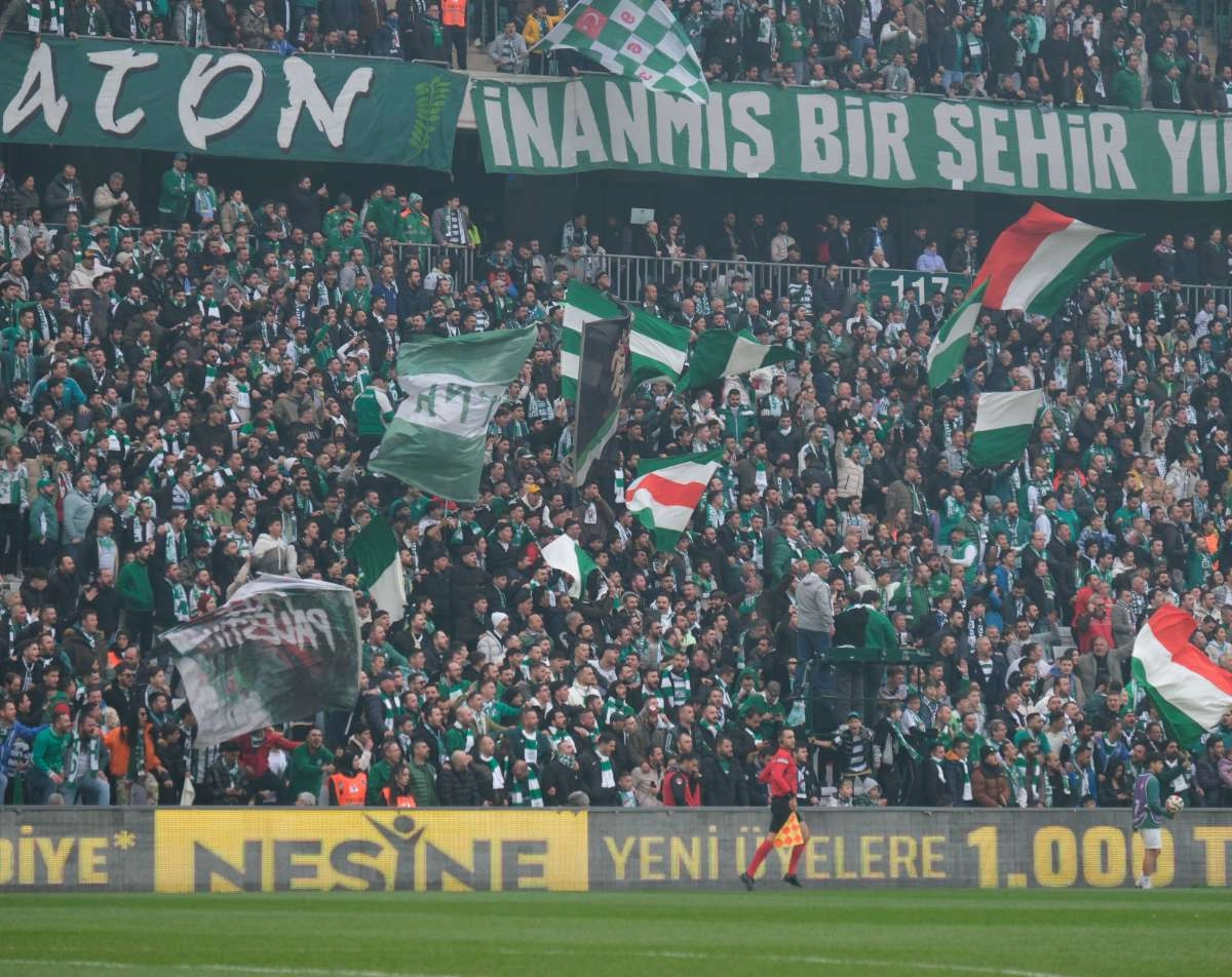 (FOTO GALERİ)Bursaspor-Aliağa FK maçından taraftar fotoğrafları