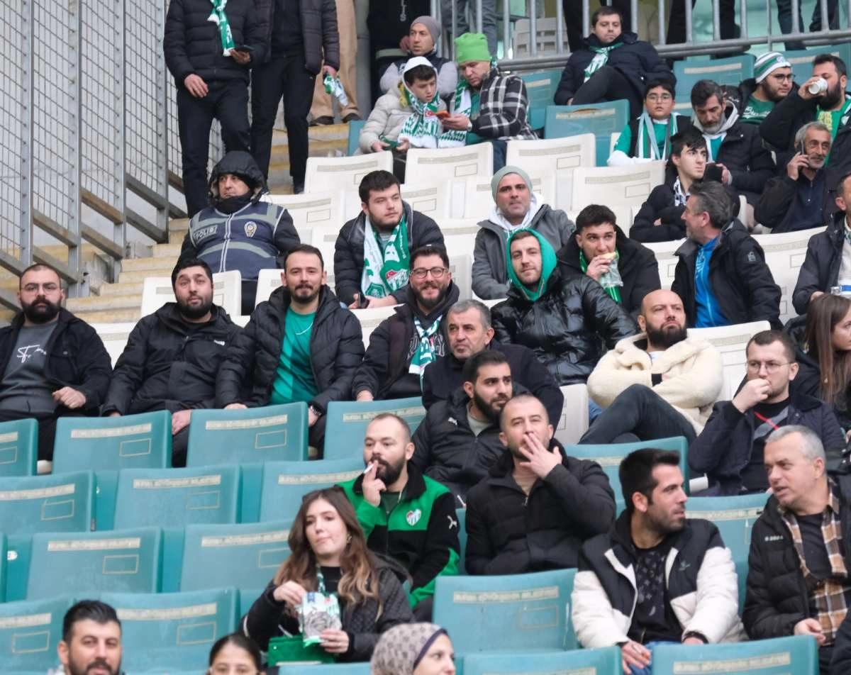 (FOTO GALERİ)Bursaspor-Aliağa FK maçından taraftar fotoğrafları
