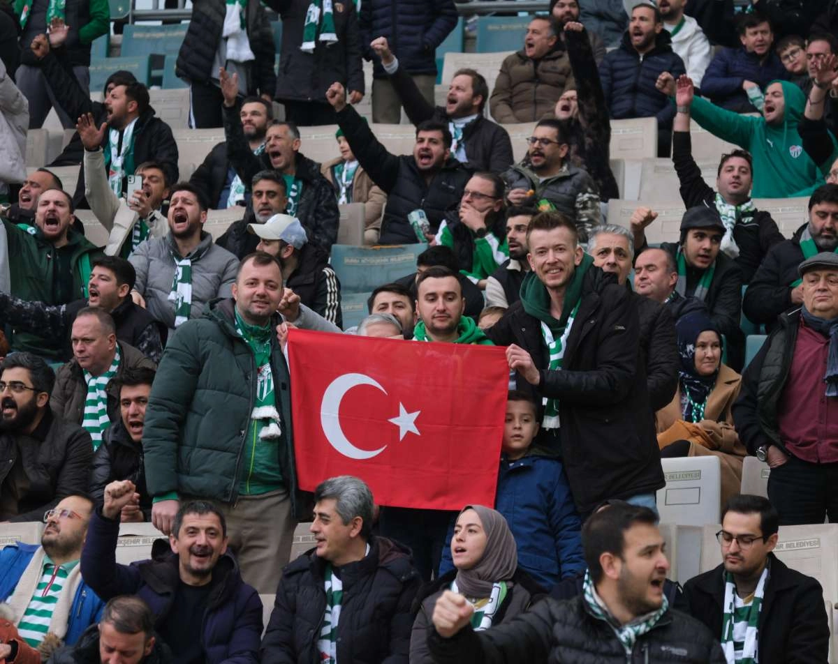 (FOTO GALERİ)Bursaspor-Aliağa FK maçından taraftar fotoğrafları