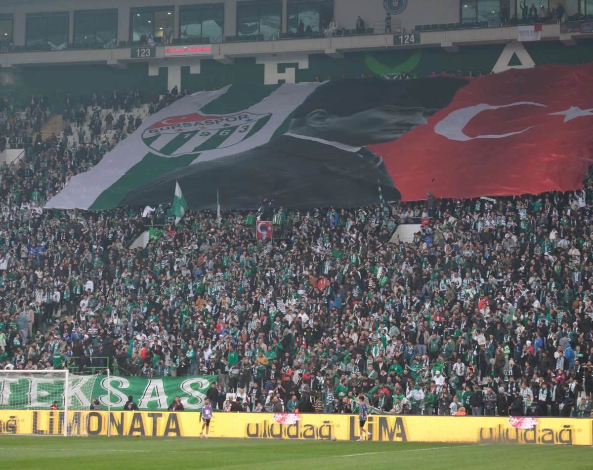 (FOTO GALERİ)Bursaspor-Aliağa FK maçından taraftar fotoğrafları