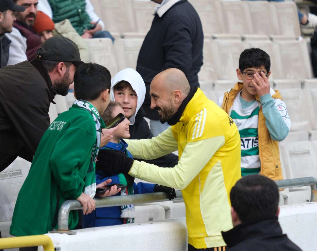 (FOTO GALERİ)Bursaspor-Aliağa FK maçından taraftar fotoğrafları