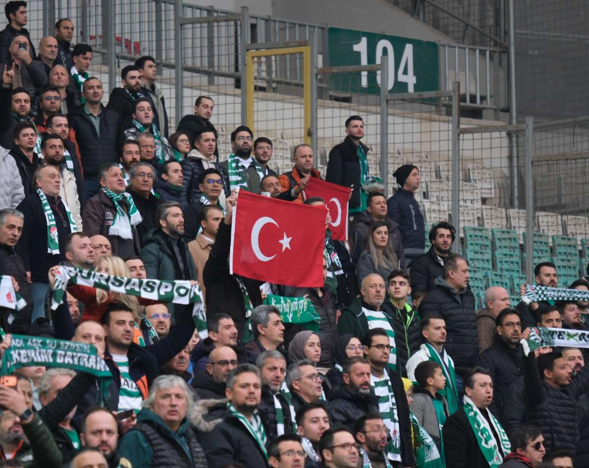 (FOTO GALERİ)Bursaspor-Aliağa FK maçından taraftar fotoğrafları