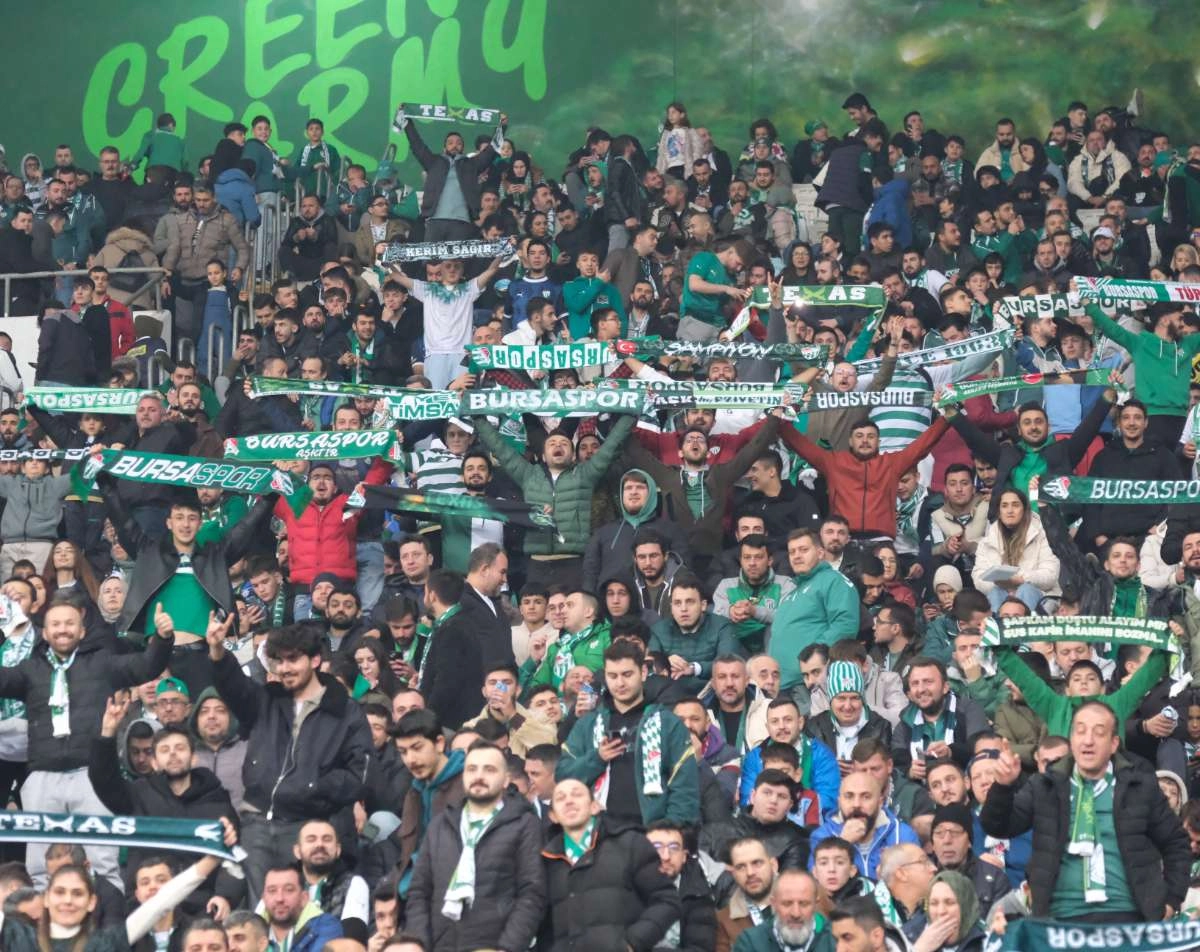 (FOTO GALERİ)Bursaspor-Aliağa FK maçından taraftar fotoğrafları