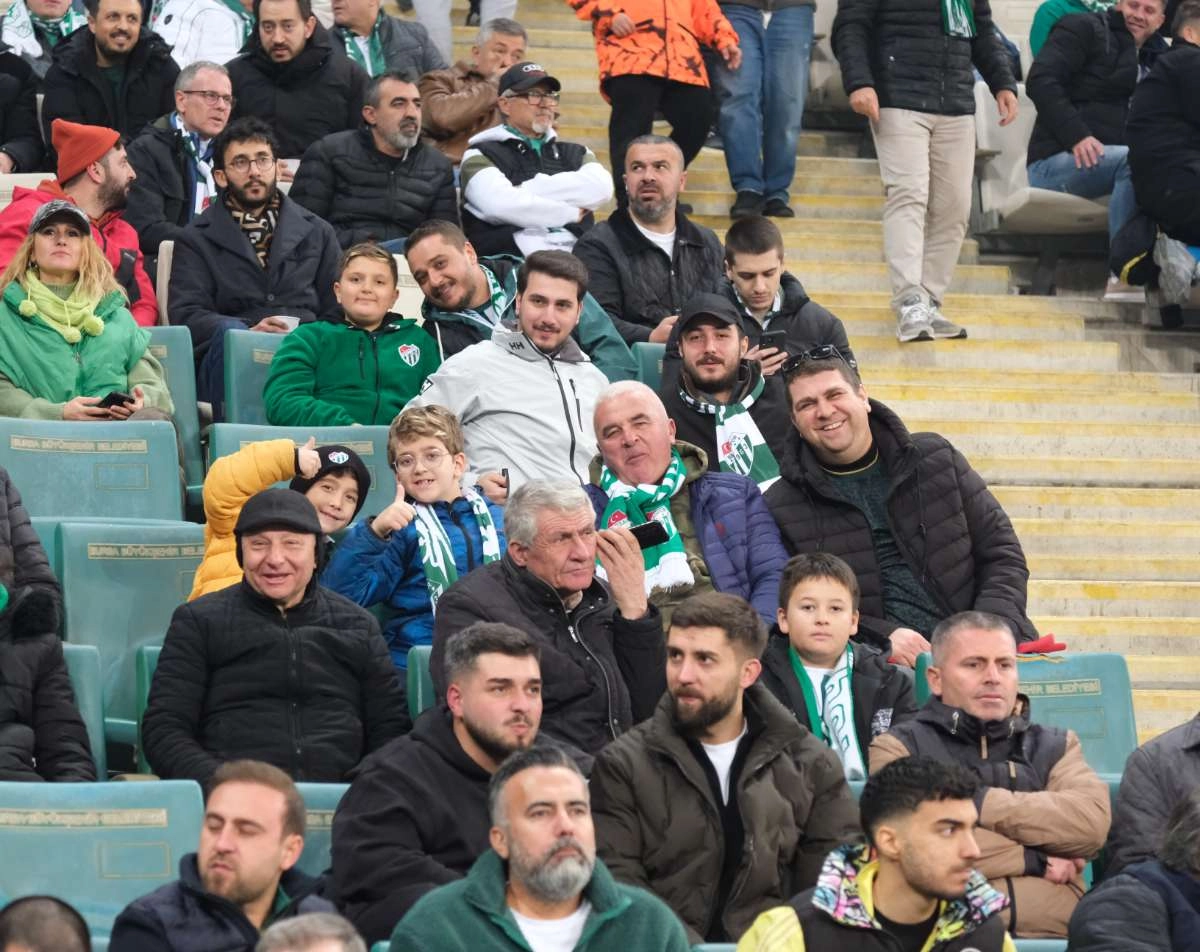 (FOTO GALERİ)Bursaspor-Aliağa FK maçından taraftar fotoğrafları
