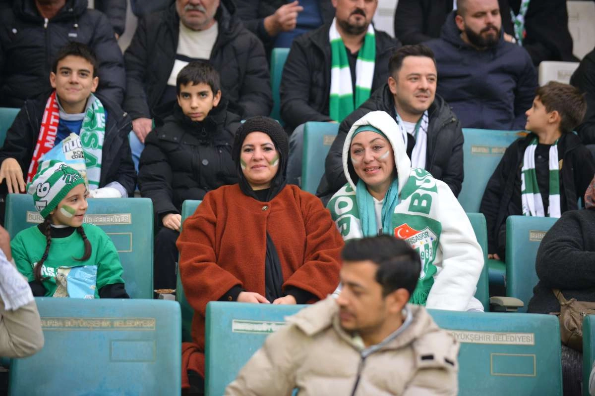 (FOTO GALERİ)Bursaspor-Aliağa FK maçından taraftar fotoğrafları