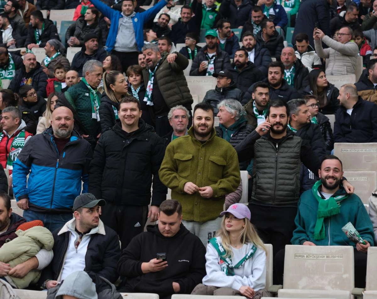 (FOTO GALERİ)Bursaspor-Aliağa FK maçından taraftar fotoğrafları