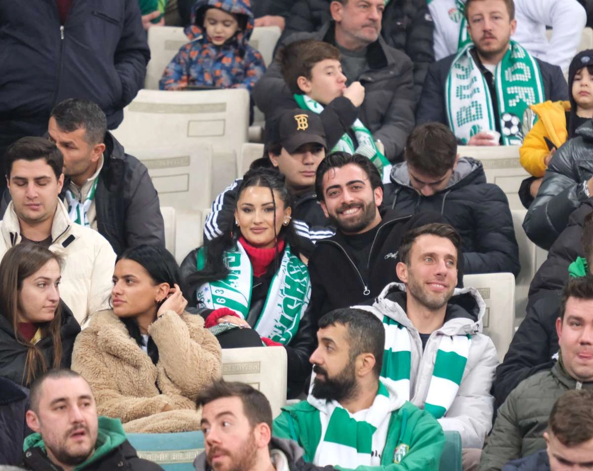(FOTO GALERİ)Bursaspor-Aliağa FK maçından taraftar fotoğrafları