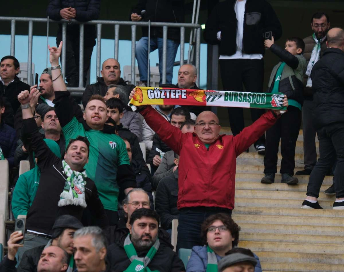 (FOTO GALERİ)Bursaspor-Aliağa FK maçından taraftar fotoğrafları