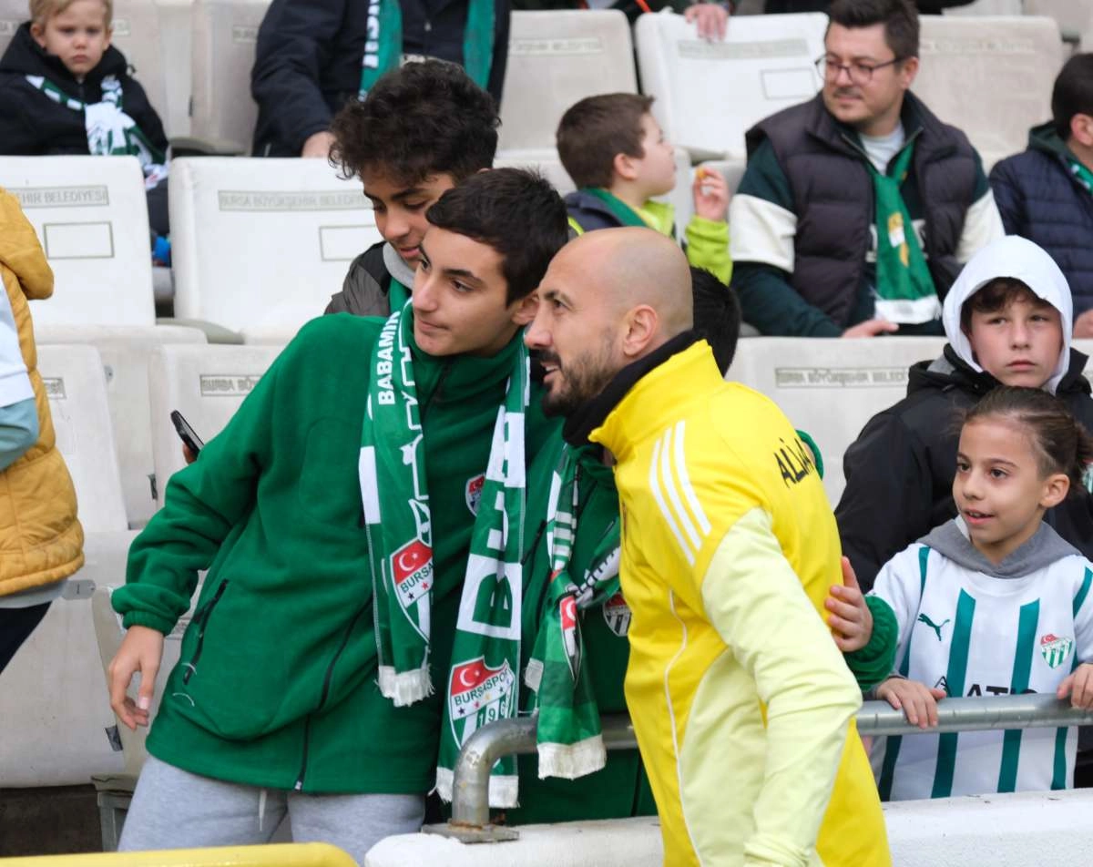 (FOTO GALERİ)Bursaspor-Aliağa FK maçından taraftar fotoğrafları