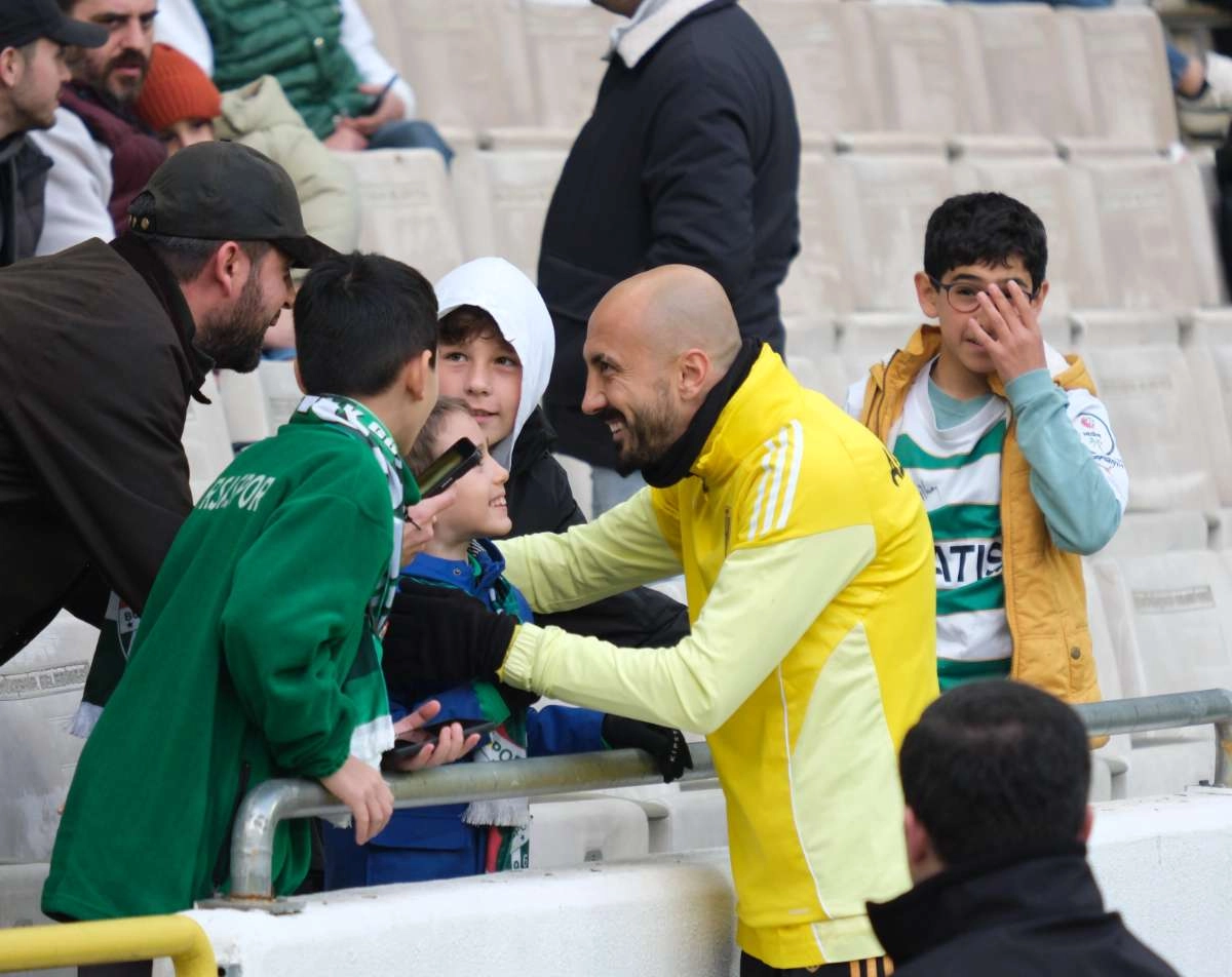 (FOTO GALERİ)Bursaspor-Aliağa FK maçından taraftar fotoğrafları