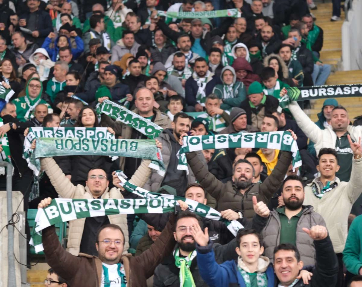 (FOTO GALERİ)Bursaspor-Aliağa FK maçından taraftar fotoğrafları