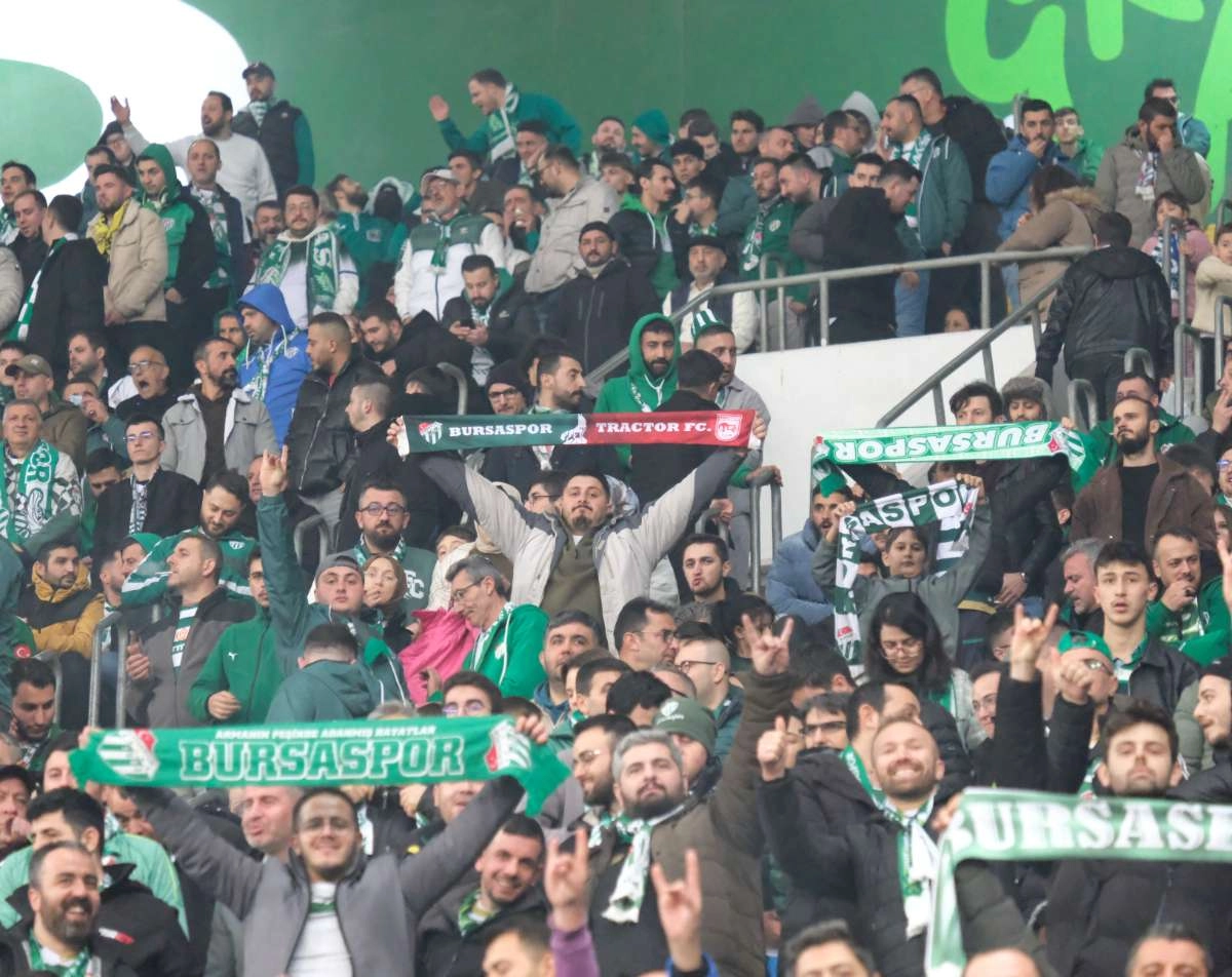 (FOTO GALERİ)Bursaspor-Aliağa FK maçından taraftar fotoğrafları