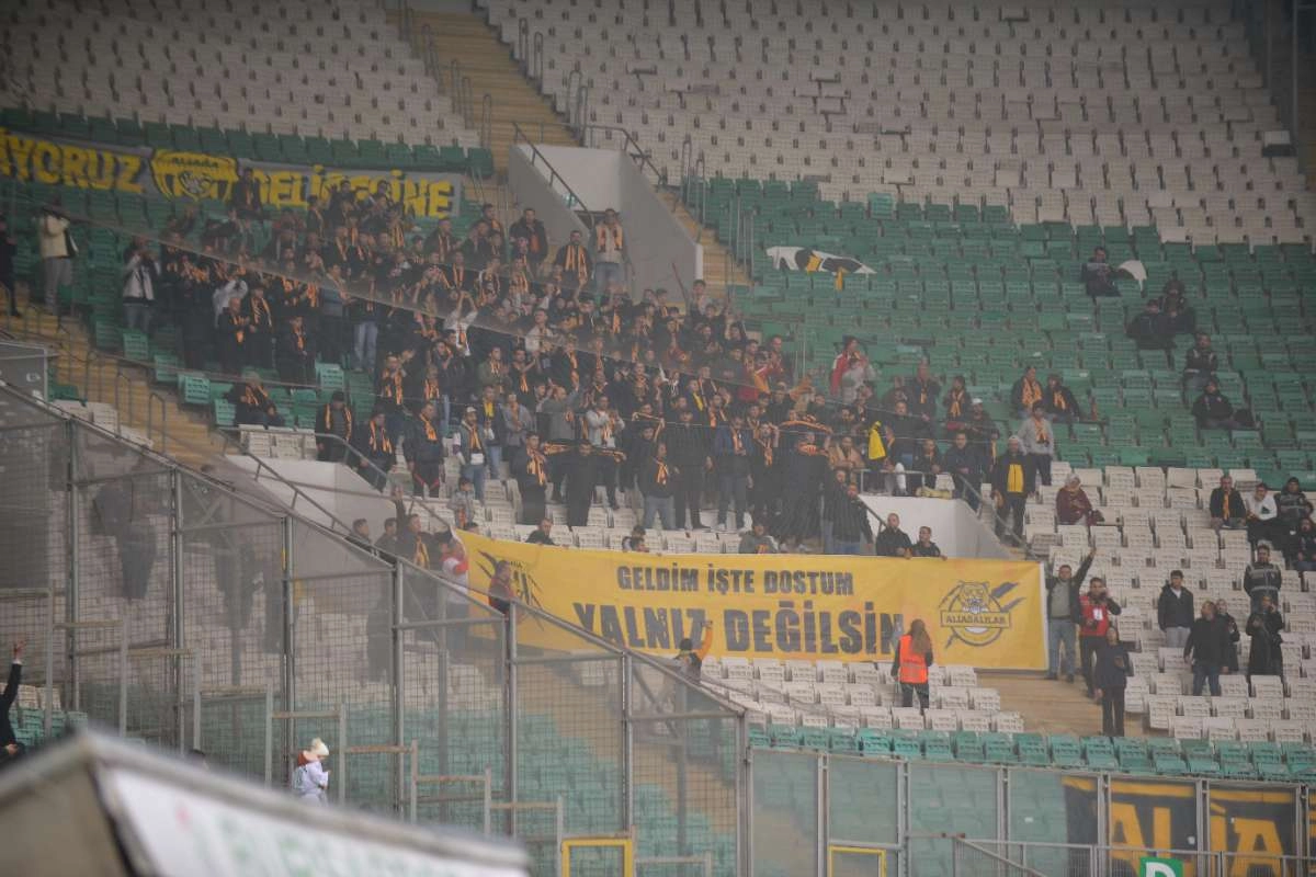 (FOTO GALERİ)Bursaspor-Aliağa FK maçından taraftar fotoğrafları