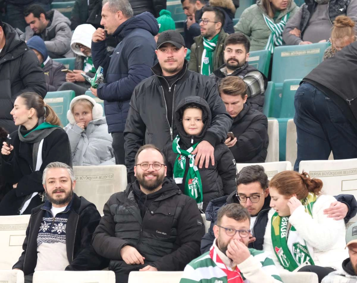 (FOTO GALERİ)Bursaspor-Aliağa FK maçından taraftar fotoğrafları